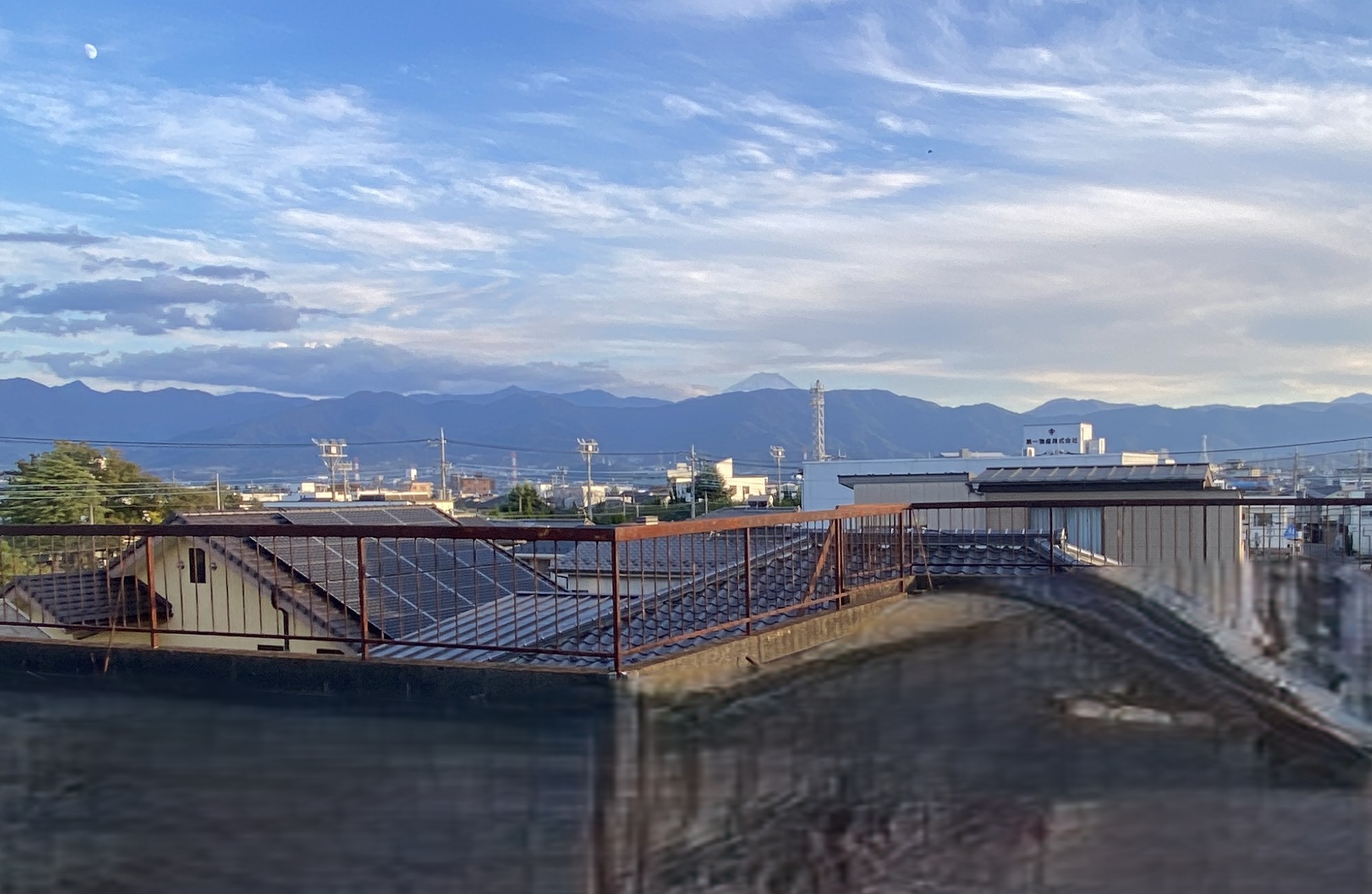 甲府市湯田一丁目、南甲府駅まで徒歩12分。通勤にも通学にも便利な70坪の整形地です。